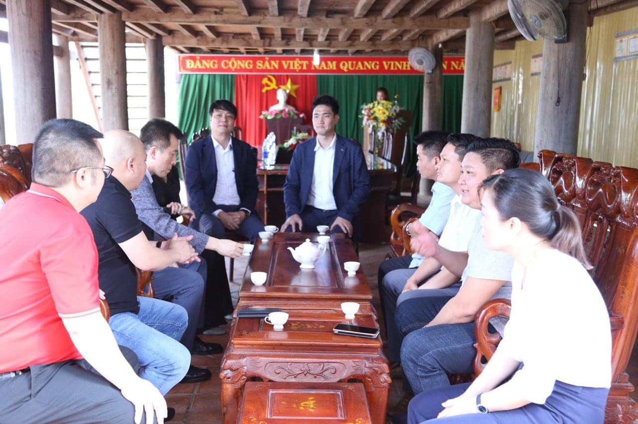 Chuyến tham cùng với UBND
